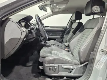 VW Passat 4Motion Sport Led Navi Leder AHK Kamera