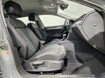 VW Passat 4Motion Sport Led Navi Leder AHK Kamera