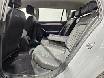 VW Passat 4Motion Sport Led Navi Leder AHK Kamera