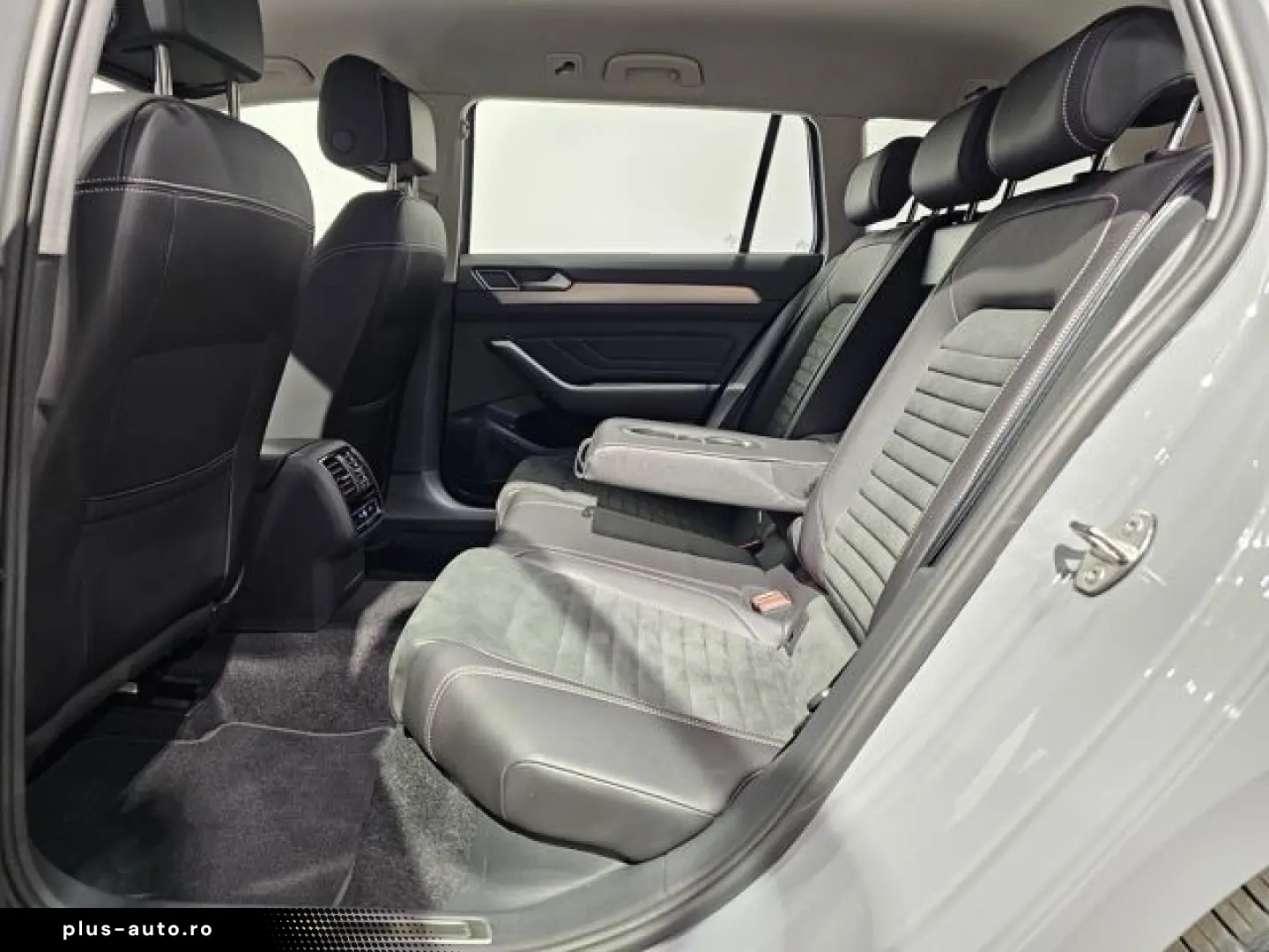 VW Passat 4Motion Sport Led Navi Leder AHK Kamera