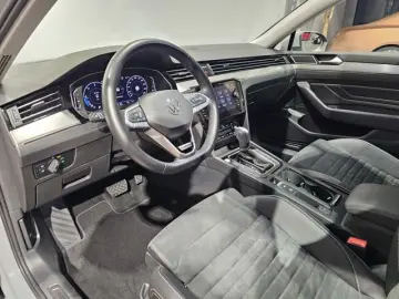 VW Passat 4Motion Sport Led Navi Leder AHK Kamera