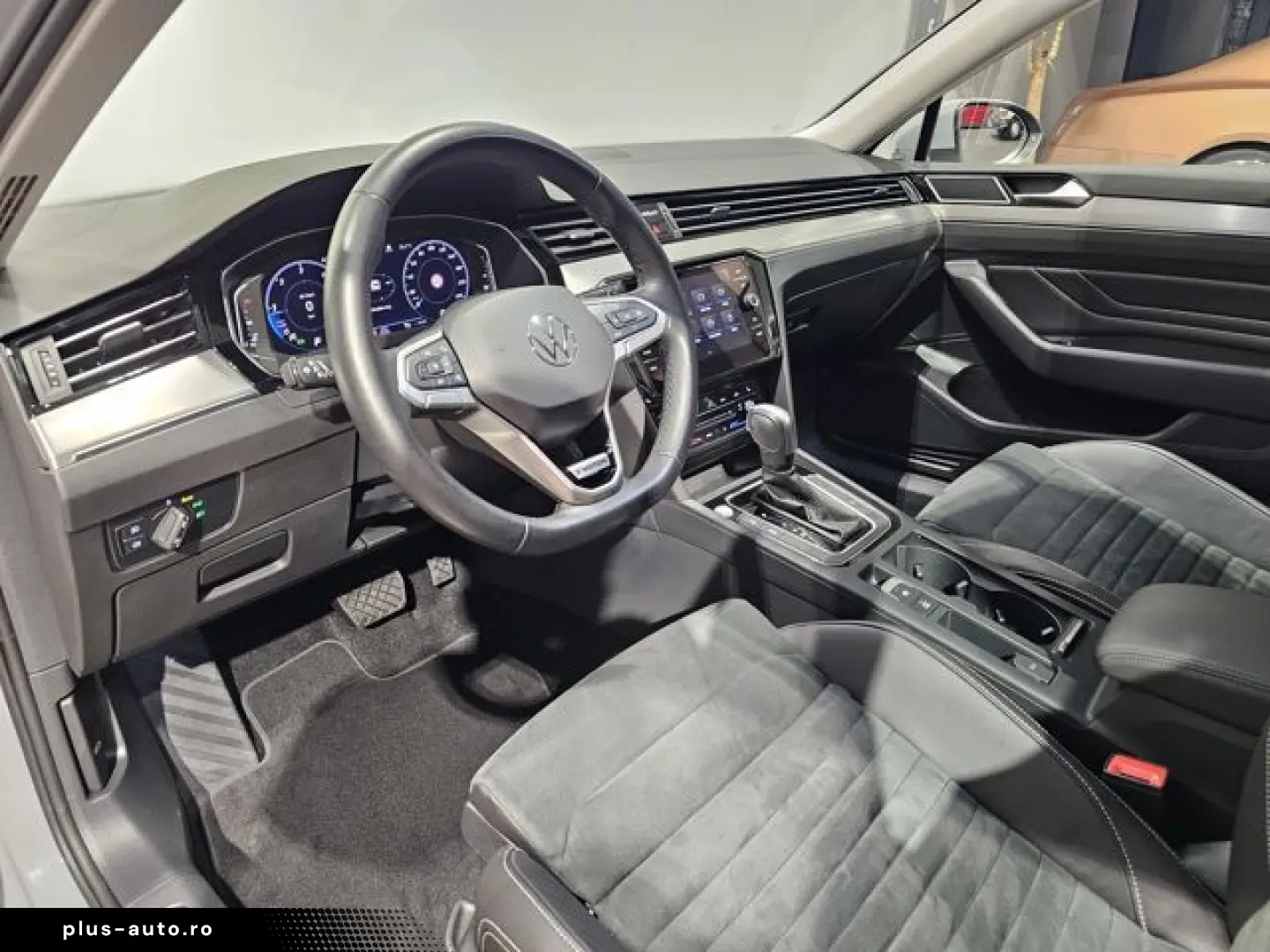 VW Passat 4Motion Sport Led Navi Leder AHK Kamera