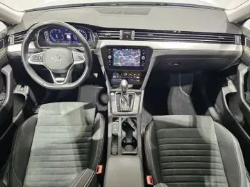 VW Passat 4Motion Sport Led Navi Leder AHK Kamera