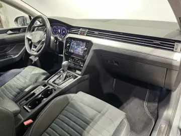 VW Passat 4Motion Sport Led Navi Leder AHK Kamera