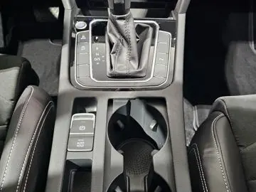 VW Passat 4Motion Sport Led Navi Leder AHK Kamera