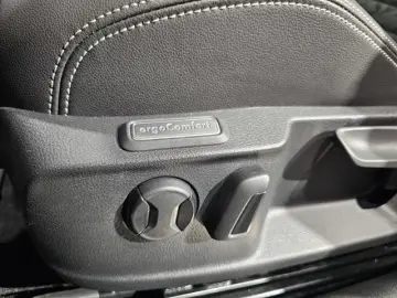 VW Passat 4Motion Sport Led Navi Leder AHK Kamera