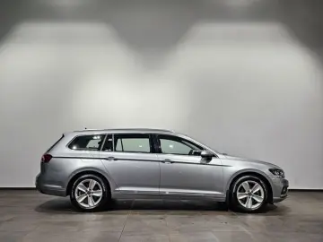 VW Passat 4Motion Sport Led Navi Leder AHK Kamera