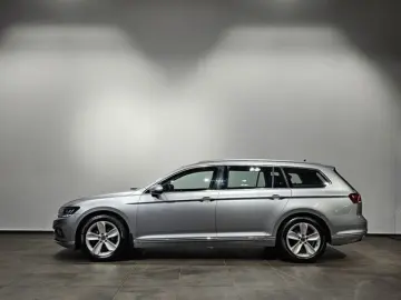 VW Passat 4Motion Sport Led Navi Leder AHK Kamera