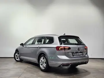 VW Passat 4Motion Sport Led Navi Leder AHK Kamera