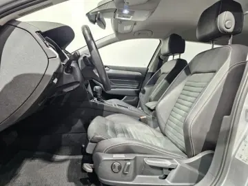 VW Passat 4Motion Sport Led Navi Leder AHK Kamera