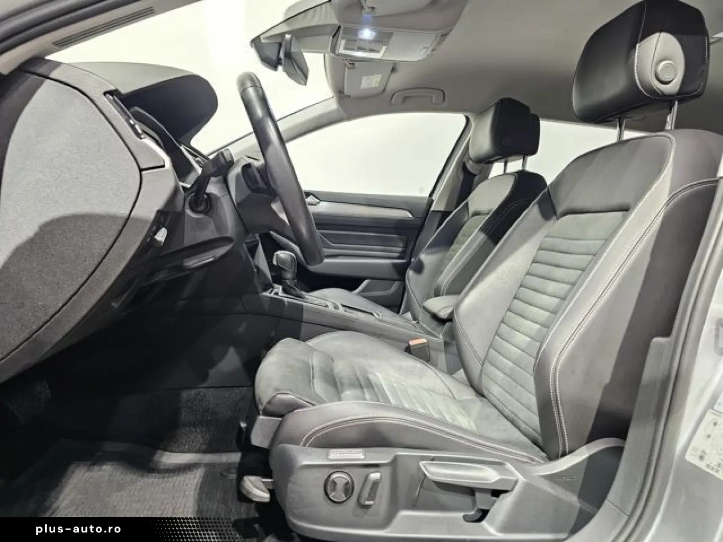 VW Passat 4Motion Sport Led Navi Leder AHK Kamera