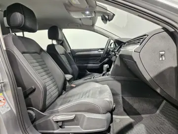 VW Passat 4Motion Sport Led Navi Leder AHK Kamera