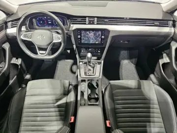 VW Passat 4Motion Sport Led Navi Leder AHK Kamera