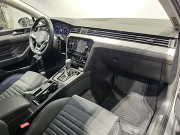 VW Passat 4Motion Sport Led Navi Leder AHK Kamera