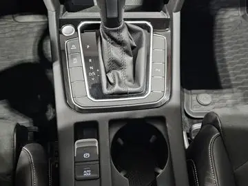 VW Passat 4Motion Sport Led Navi Leder AHK Kamera