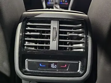 VW Passat 4Motion Sport Led Navi Leder AHK Kamera