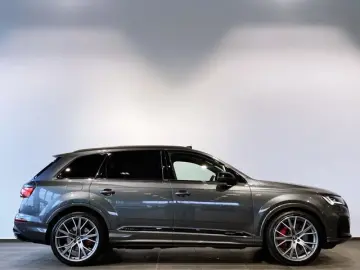 AUDI Q7 60 TFSI e S Line Black Pano S-Sitz Matrix 22'