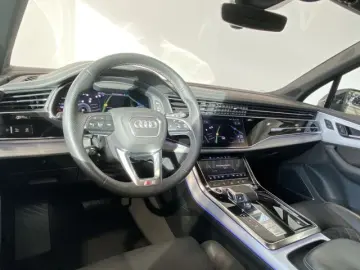 AUDI Q7 60 TFSI e S Line Black Pano S-Sitz Matrix 22'