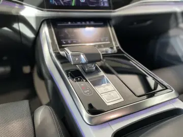 AUDI Q7 60 TFSI e S Line Black Pano S-Sitz Matrix 22'