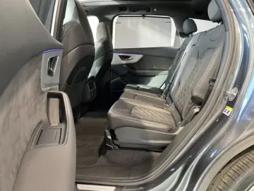 AUDI Q7 60 TFSI e S Line Black Pano S-Sitz Matrix 22'