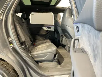 AUDI Q7 60 TFSI e S Line Black Pano S-Sitz Matrix 22'