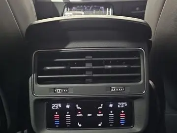 AUDI Q7 50 TDI 2x S Line Black Pano Matrix Hud AHK 20