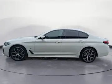 BMW 530i xDrive M Sport Navi ACC RFK Glasdach HiFi