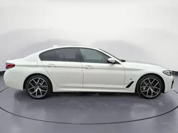 BMW 530i xDrive M Sport Navi ACC RFK Glasdach HiFi