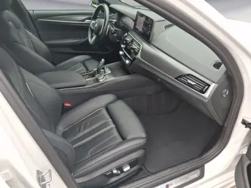 BMW 530i xDrive M Sport Navi ACC RFK Glasdach HiFi