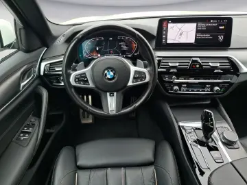 BMW 530i xDrive M Sport Navi ACC RFK Glasdach HiFi