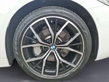 BMW 530i xDrive M Sport Navi ACC RFK Glasdach HiFi