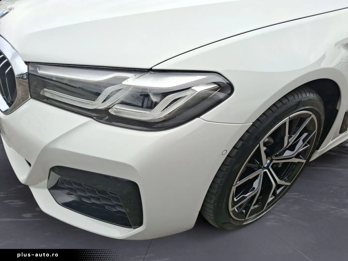 BMW 530i xDrive M Sport Navi ACC RFK Glasdach HiFi