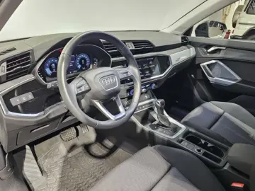 AUDI Q3 35 TFSI Sport Virtual LED Plus Standheiz. AHK