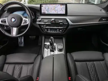 BMW 530i M Sportpaket 19  HeadUp Laser RfKam Glsdach
