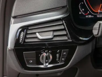 BMW 530i M Sportpaket 19  HeadUp Laser RfKam Glsdach