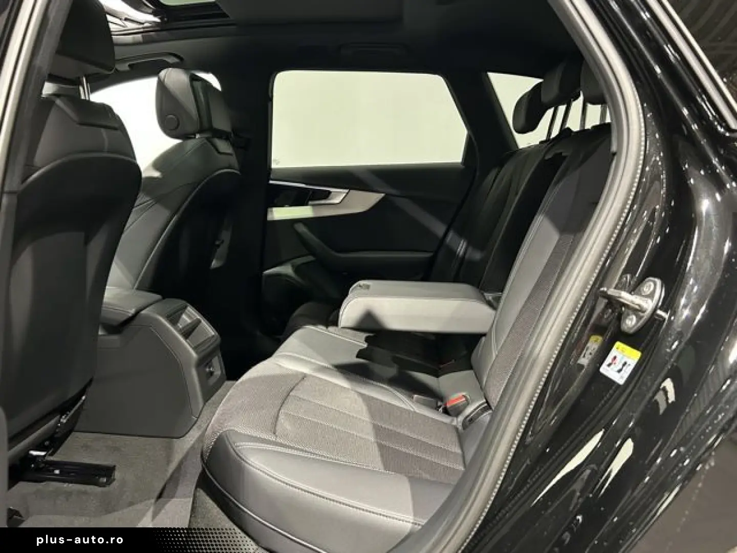 AUDI A4 2x S Line Comp. Black Matrix Pano Ahk 19 Zoll