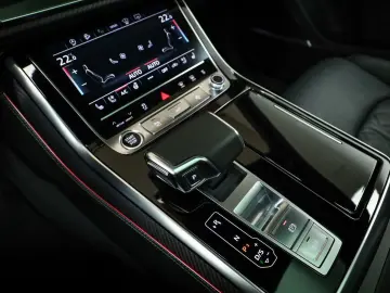 AUDI Q8 55 TFSI qu. 2 x S line black  HUD  Pano  AHK