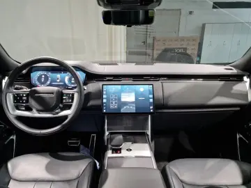 LAND ROVER Range Rover P550e Autobiography