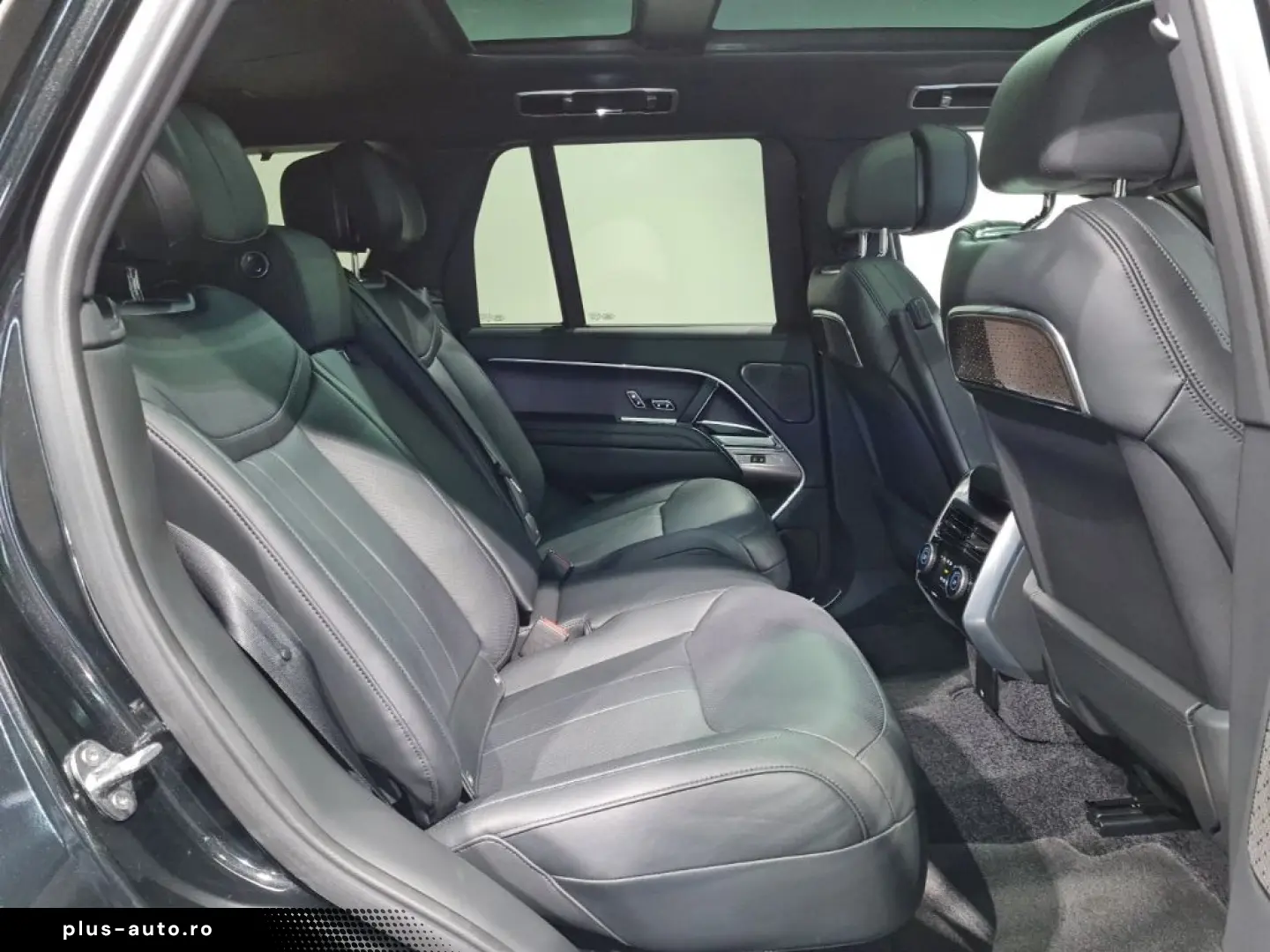 LAND ROVER Range Rover P550e Autobiography