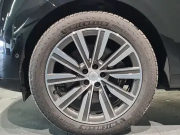 LAND ROVER Range Rover P550e Autobiography