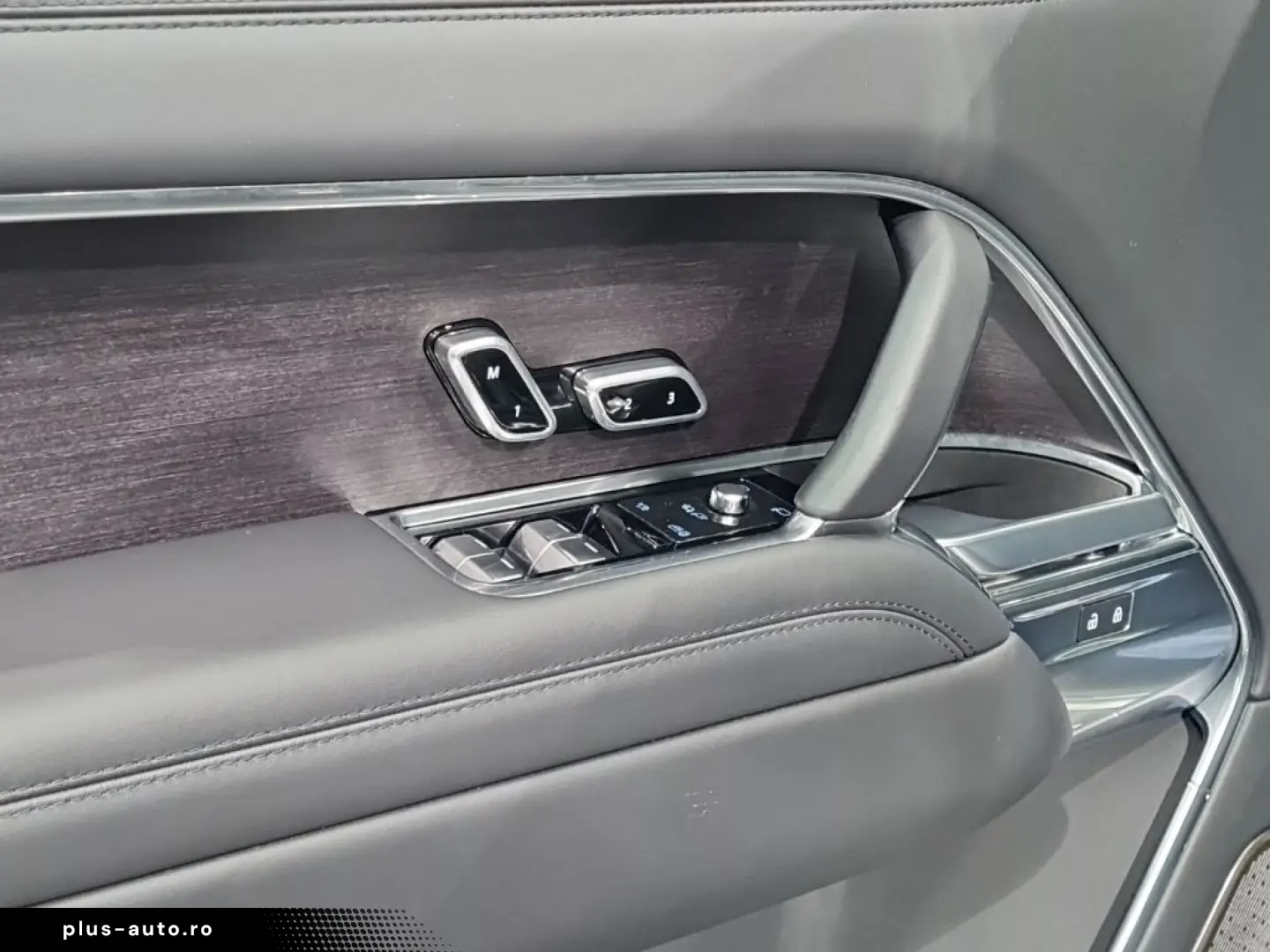 LAND ROVER Range Rover P550e Autobiography