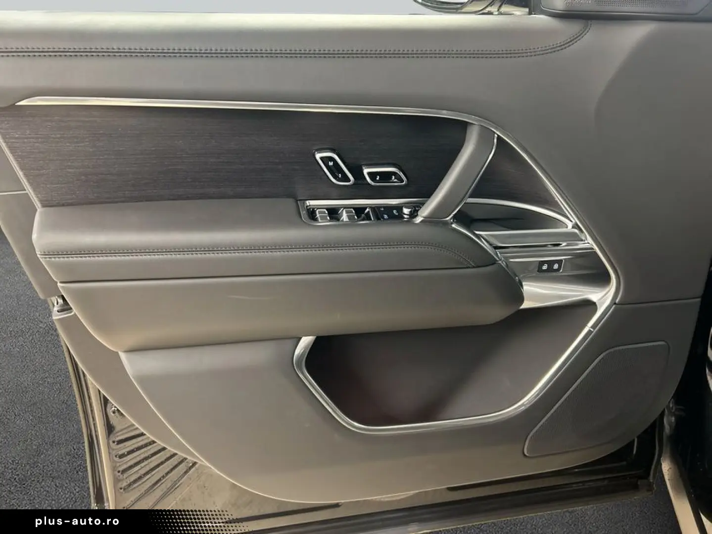 LAND ROVER Range Rover D300 HSE