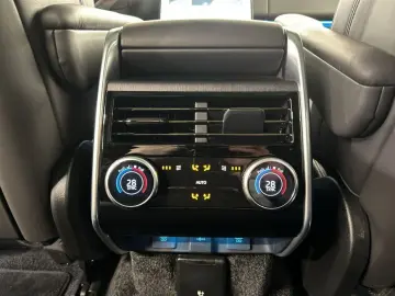 LAND ROVER Range Rover D300 HSE