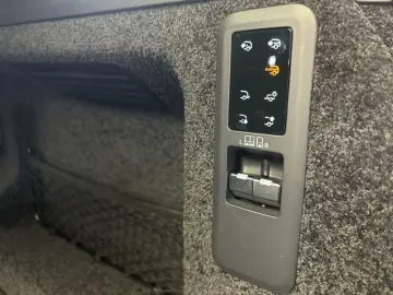 LAND ROVER Range Rover D300 HSE