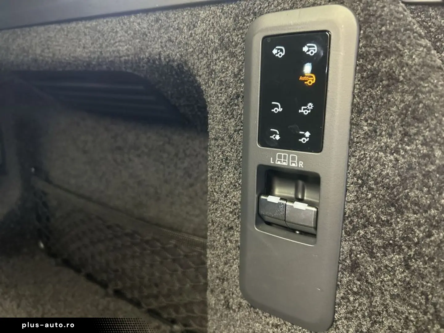 LAND ROVER Range Rover D300 HSE