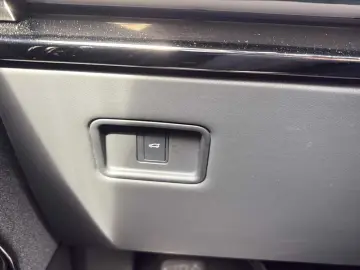 LAND ROVER Range Rover Sport D300 SE AHK Pano 3dSurround