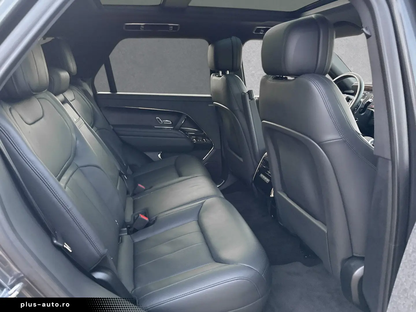 LAND ROVER Range Rover Sport D300 Dyn. SE AHK Black WinterP