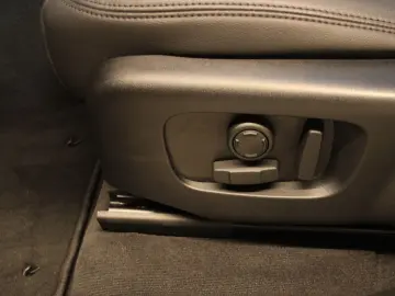 LAND ROVER Range Rover Velar 2.0 D200 DYNAMIC SE AWD AHK Bl