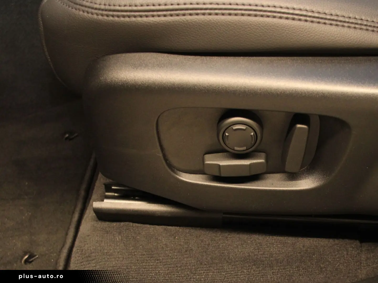 LAND ROVER Range Rover Velar 2.0 D200 DYNAMIC SE AWD AHK Bl