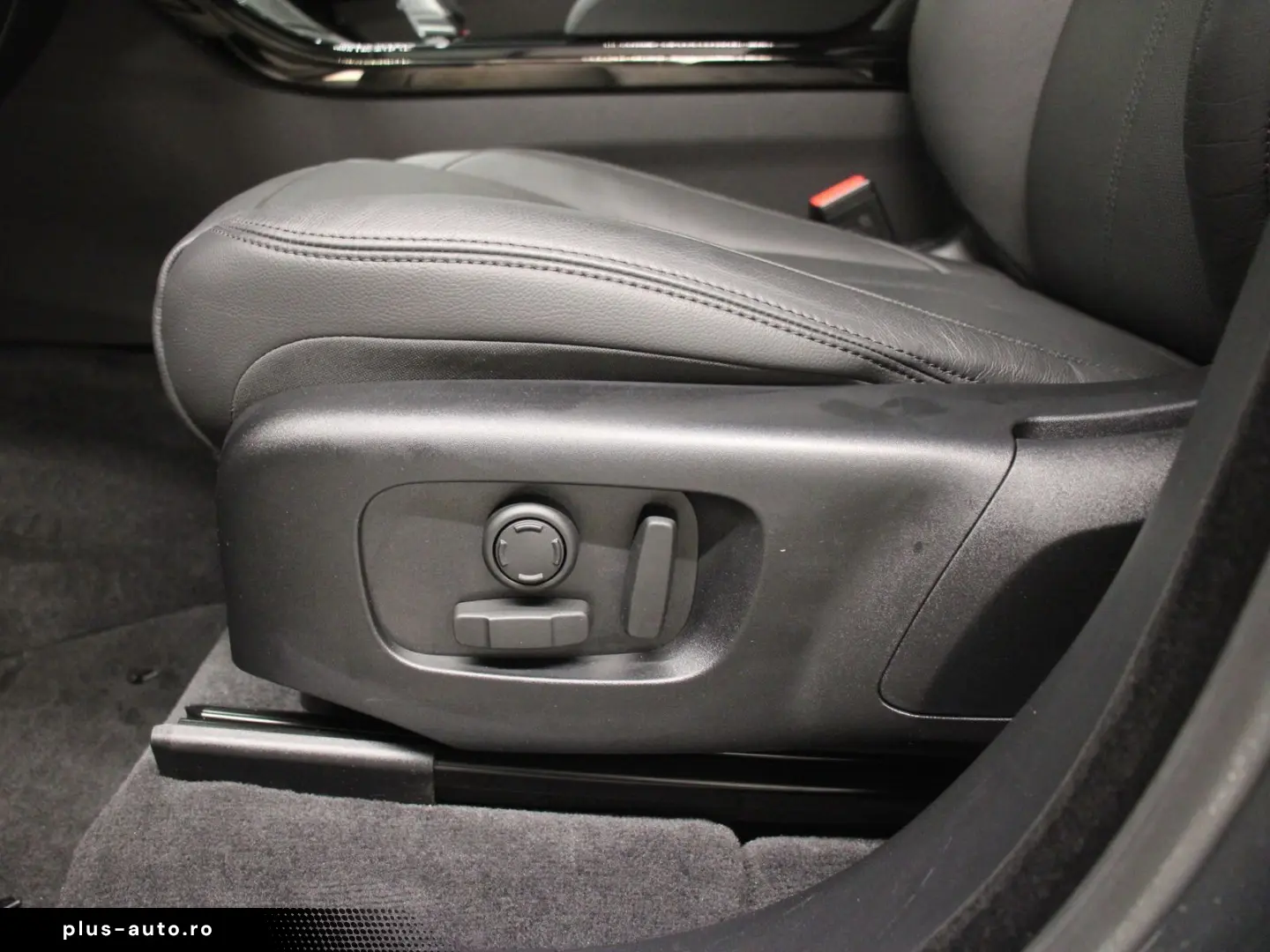 LAND ROVER Range Rover Velar 2.0 D200 DYNAMIC SE AWD AHK Bl